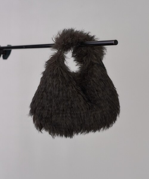 GALLEST(ギャレスト)の「【LE VERNIS】ポワールフラッフィーファーバッグ(ハンドバッグ・レディース・チャコールグレー/ベージュ・00)」の2枚目の写真