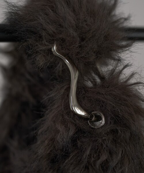 GALLEST(ギャレスト)の「【LE VERNIS】ポワールフラッフィーファーバッグ(ハンドバッグ・レディース・チャコールグレー/ベージュ・00)」の5枚目の写真