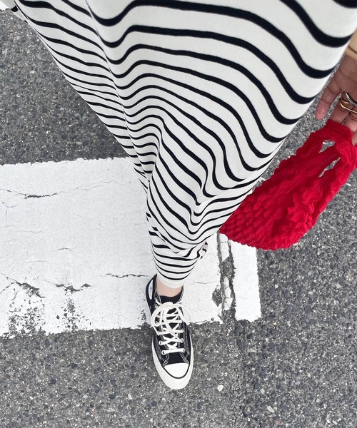 ISOOK（アイスー）の「ボーダーニットロングワンピース(comochi select) / ロング丈 半袖 Tワンピース オーバーサイズ ビックシルエット Iライン リブワンピ ホワイト ブラック 白 黒（ワンピース・レディース・ブラック/アイボリー・FREE）」の17枚目の写真