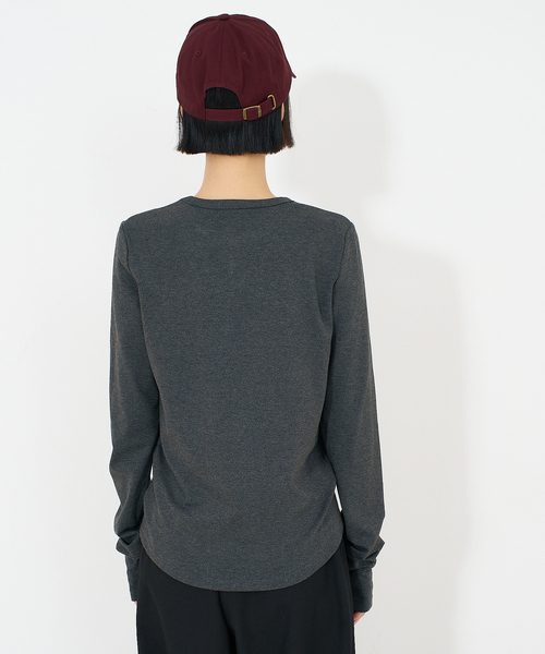 NOMINE（ノミネ）の「フロントラインスリット ロンT（Tシャツ/カットソー・レディース・ブラック/チャコールグレー/レッド/ブルー/ブラウン・フリー）」の21枚目の写真