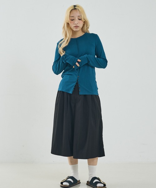 NOMINE（ノミネ）の「フロントラインスリット ロンT（Tシャツ/カットソー・レディース・ブラック/チャコールグレー/レッド/ブルー/ブラウン・フリー）」の8枚目の写真
