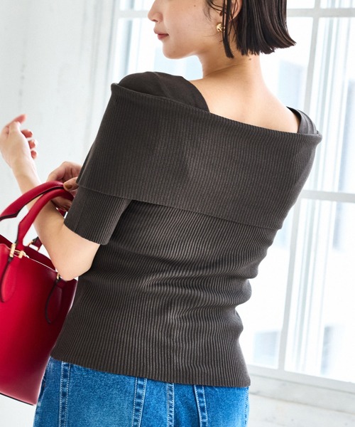 VIS(ビス)の「ビックカラーオフショルハーフスリーブニット(ニット/セーター・レディース・レッド/ベージュ/チャコールグレー・FREE)」の2枚目の写真