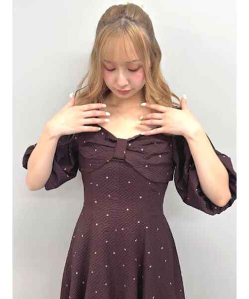 CALNAMUR（カルナムール）の「HEART PRINT RIBBON OP／ハートプリントリボンワンピース（ワンピース・レディース・モカ/ホワイト・SMALL/MEDIUM）」の13枚目の写真