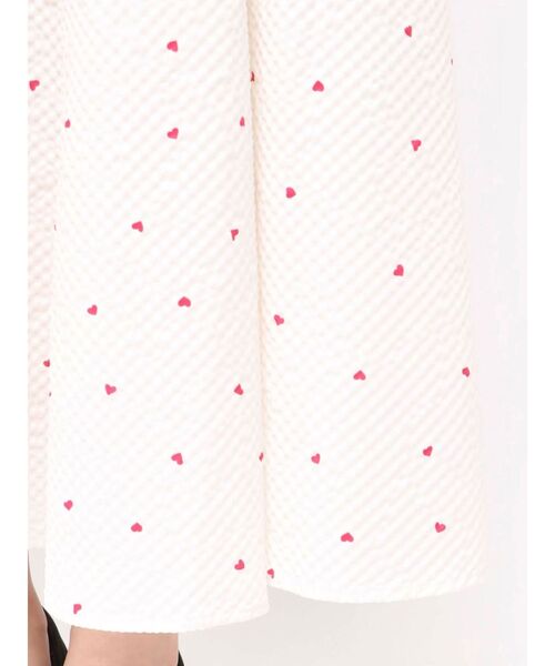 CALNAMUR（カルナムール）の「HEART PRINT RIBBON OP／ハートプリントリボンワンピース（ワンピース・レディース・モカ/ホワイト・SMALL/MEDIUM）」の4枚目の写真