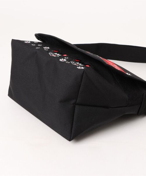 Manhattan Portage(マンハッタンポーテージ)の「Manhattan Portage/マンハッタンポーテージ ショルダーバッグ Nylon Messenger Bag JR (SM) KOUSUKE SHIMIZU MP1605JRKOSK(ショルダーバッグ・メンズ・ブラック×レッド・FREE)」の14枚目の写真