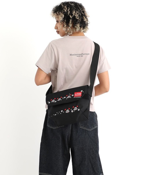 Manhattan Portage(マンハッタンポーテージ)の「Manhattan Portage/マンハッタンポーテージ ショルダーバッグ Nylon Messenger Bag JR (SM) KOUSUKE SHIMIZU MP1605JRKOSK(ショルダーバッグ・メンズ・ブラック×レッド・FREE)」の11枚目の写真