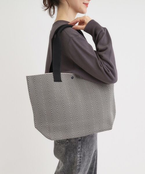 SHOO・LA・RUE（シューラルー）の「ニットトートバッグ（トートバッグ・レディース・ブラック系3/ダークブラウン系5/ブラック系2/ブラウン系その他4・00）」の7枚目の写真