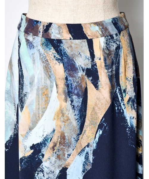 RUMCHE（ラムシェ）の「Wing Panel Print Skirt / ウィングパネルプリントスカート（スカート・レディース・ネイビー/ライトグレー・SMALL）」の8枚目の写真