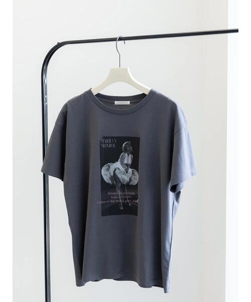 Te chichi(テチチ)の「マリリンモンローシネマフォトTシャツ(Tシャツ/カットソー・レディース・オフホワイト/チャコールグレー・F)」の1枚目の写真