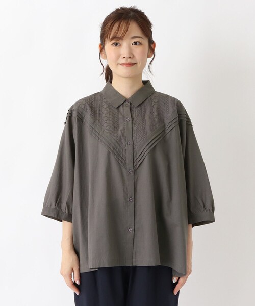 one'sterrace(ワンズテラス)の「刺繍切替ブラウス(シャツ/ブラウス・レディース・ブラック系8/アイボリー系8/グレー系その他7・02)」の4枚目の写真