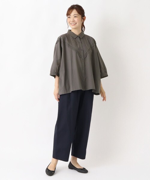 one'sterrace(ワンズテラス)の「刺繍切替ブラウス(シャツ/ブラウス・レディース・ブラック系8/アイボリー系8/グレー系その他7・02)」の17枚目の写真