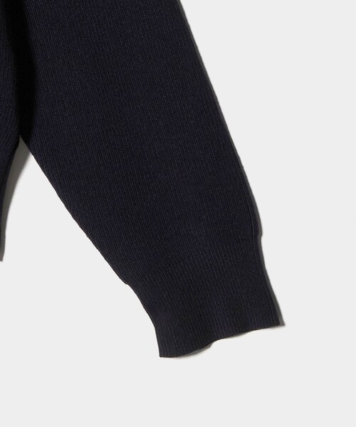 UNITED ARROWS(ユナイテッドアローズ)の「ブレイド プルオーバー ニット(ニット/セーター・レディース・ブラック/ネイビー・FREE)」の12枚目の写真