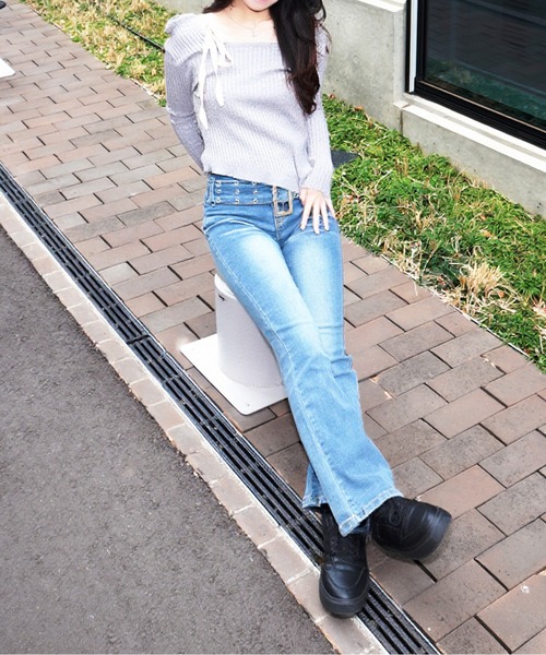 JilLA(ジルア)の「Ribbed Knit Shoulder Ribbon Tops / リブニットショルダーリボントップス(ニット/セーター・レディース・ブラック/グレー・FREE)」の8枚目の写真