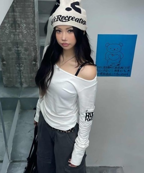 DIAVEL（ディアベル）の「2wayオフショルロングスリーブトップス／ブラッシュプリントデザイン　ロンT　長袖Tシャツ（Tシャツ/カットソー・レディース・ブラック/ホワイト・M）」の17枚目の写真