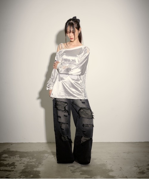 .KOM(ドットコム)の「『.KOM/ドットケーオーエム』ナンバーオフショルダー長袖トップス【GC】(Tシャツ/カットソー・レディース・ブラック/シルバー・FREE)」の4枚目の写真