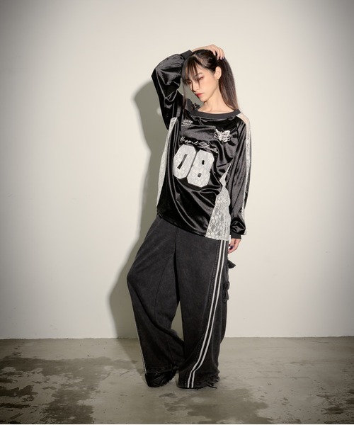 .KOM(ドットコム)の「『.KOM/ドットケーオーエム』ナンバーオフショルダー長袖トップス【GC】(Tシャツ/カットソー・レディース・ブラック/シルバー・FREE)」の8枚目の写真