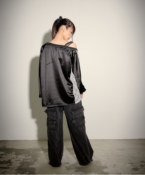 .KOM(ドットコム)の「『.KOM/ドットケーオーエム』ナンバーオフショルダー長袖トップス【GC】(Tシャツ/カットソー・レディース・ブラック/シルバー・FREE)」の10枚目の写真
