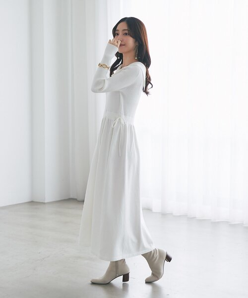 La boutique BonBon（ラブティックボンボン）の「【愛されワンピース】アシメカラーニットワンピース（ワンピース・レディース・ホワイト/ネイビー・FREE）」の4枚目の写真