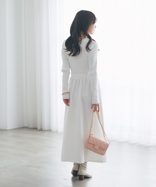 La boutique BonBon（ラブティックボンボン）の「【愛されワンピース】アシメカラーニットワンピース（ワンピース・レディース・ホワイト/ネイビー・FREE）」の5枚目の写真