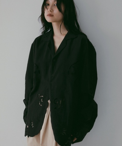 anuke（アンヌーク）の「Cutwork Opencollar Shirts（シャツ/ブラウス・レディース・ホワイト/ブラック・FREE）」の2枚目の写真