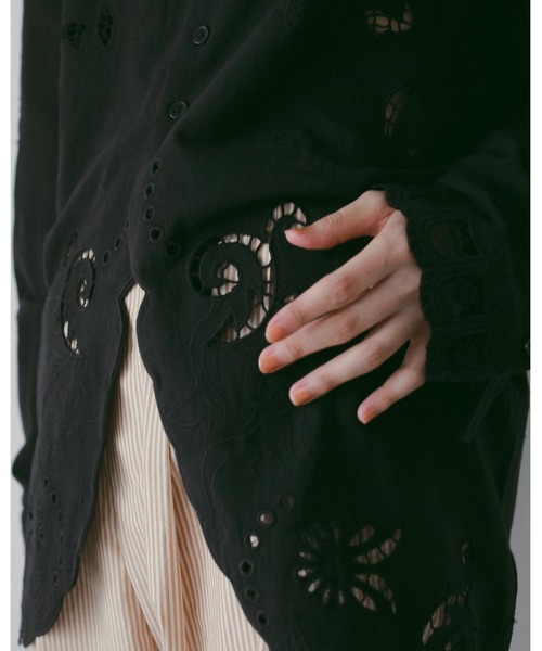 anuke（アンヌーク）の「Cutwork Opencollar Shirts（シャツ/ブラウス・レディース・ホワイト/ブラック・FREE）」の7枚目の写真