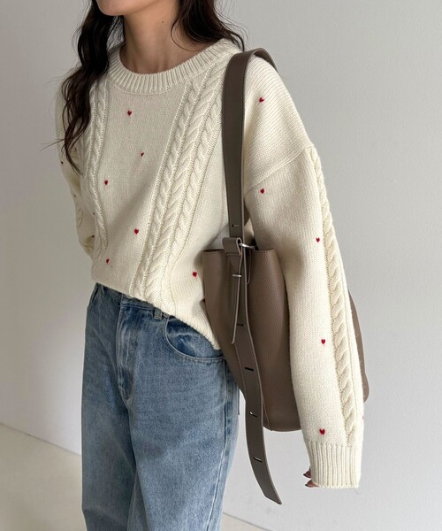 fredy emue（フレディエミュ）の「タテ型2wayレザーホーボーバッグ（ショルダーバッグ・レディース・ベージュ/ブラック/グレイッシュベージュ・FREE）」の13枚目の写真