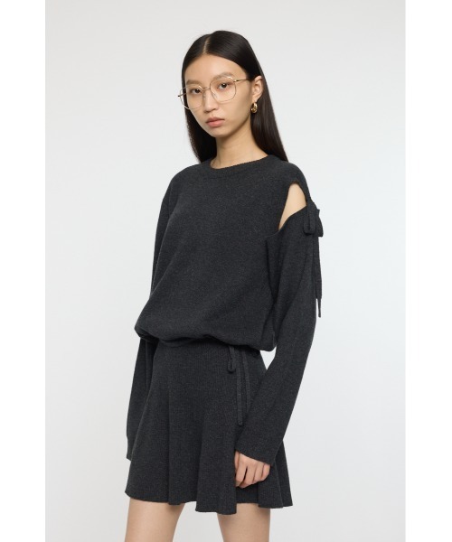 MOUSSY（マウジー）の「TIED RIBBON セーター & ミニスカート（ワンピース・レディース・レッド/チャコールグレー/ブラック・1/2）」の7枚目の写真