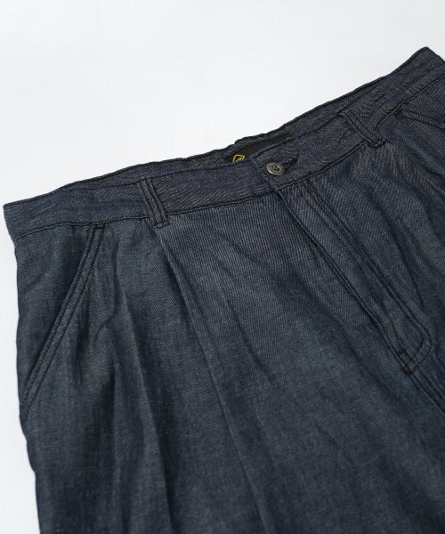FRIZMWORKS(フリズムワークス)の「LINEN DENIM ONE TUCK BERMUDA PANTS _ INDIGO(その他パンツ・レディース・その他・MEDIUM/LARGE/X-LARGE)」の4枚目の写真