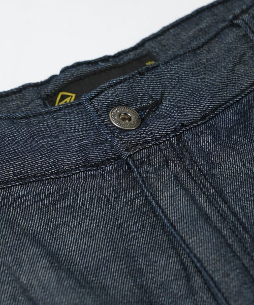 FRIZMWORKS(フリズムワークス)の「LINEN DENIM ONE TUCK BERMUDA PANTS _ INDIGO(その他パンツ・レディース・その他・MEDIUM/LARGE/X-LARGE)」の5枚目の写真