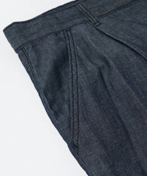 FRIZMWORKS(フリズムワークス)の「LINEN DENIM ONE TUCK BERMUDA PANTS _ INDIGO(その他パンツ・レディース・その他・MEDIUM/LARGE/X-LARGE)」の7枚目の写真