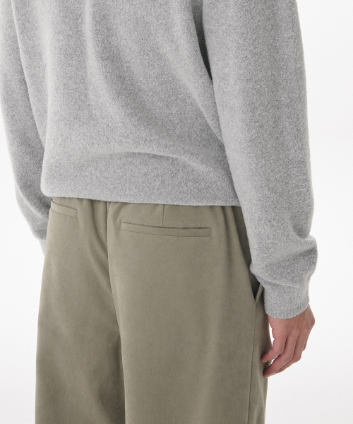 MUSINSA STANDARD（ムシンサスタンダード）の「ブラシドワンタックワイドバンディングパンツ [カーキベージュ]（スラックス・メンズ・その他・40/38/42/36/34/32/30/26/28）」の4枚目の写真