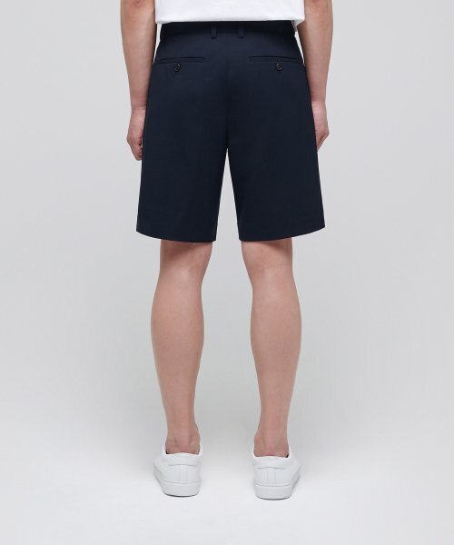 MUSINSA STANDARD（ムシンサスタンダード）の「軽量隠しバンディングハーフスラックス[ネイビー]（スラックス・メンズ・その他・28/29/32/30/31/33/26/27/40/38/42/36/34）」の2枚目の写真