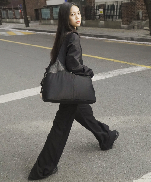 セール】Nylon Shopper Bag (Black)（ショルダーバッグ）｜IUGAMAKARAS