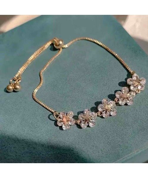 tone（トーン）の「【88eighty-eight】キラキラフラワーゴールドビジューブレスレット【import】(MA)（ブレスレット・レディース・ゴールド・FREE）」の2枚目の写真