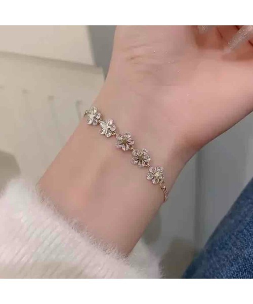 tone（トーン）の「【88eighty-eight】キラキラフラワーゴールドビジューブレスレット【import】(MA)（ブレスレット・レディース・ゴールド・FREE）」の3枚目の写真