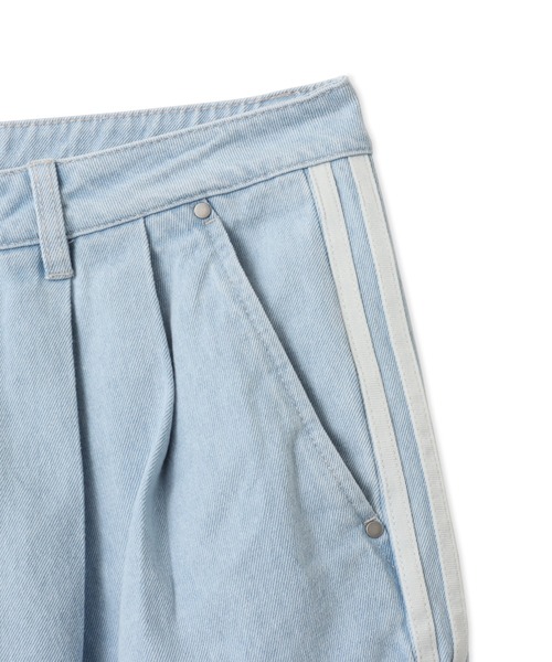 adidas(アディダス)の「adidas ADILENIUM 5.0 DENIM CARGO SHORTS / アディダス アディレニウム シーズン 5 デニム カーゴ ショーツ(カーゴパンツ・メンズ・ライトブルー・34inch/33inch/32inch/30inch/26inch/25inch/24inch/36inch)」の4枚目の写真
