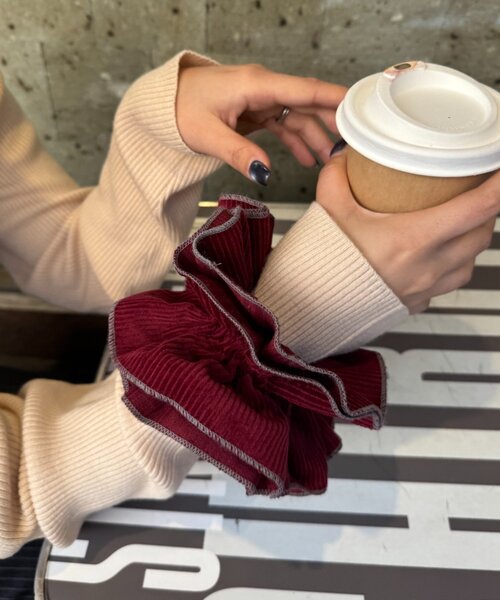CIAOPANIC TYPY(チャオパニックティピー)の「lilコーデュロイボリュームシュシュ(シュシュ・レディース・ブラウン/バーガンディー/アイボリー/ブラック・ONE SIZE)」の15枚目の写真