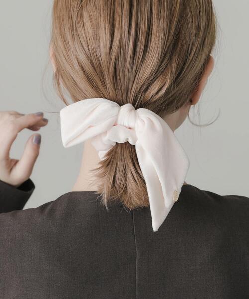 SMELLY（スメリー）の「ベロアリボンシュシュ（シュシュ・レディース・ダークブラウン/アイボリー・-）」の2枚目の写真