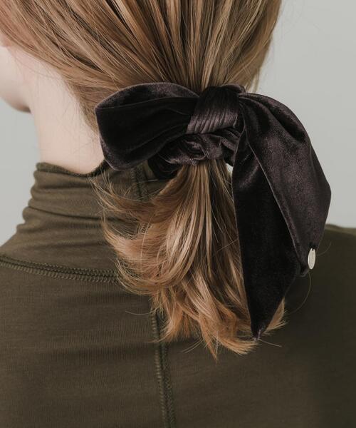 SMELLY（スメリー）の「ベロアリボンシュシュ（シュシュ・レディース・ダークブラウン/アイボリー・-）」の5枚目の写真