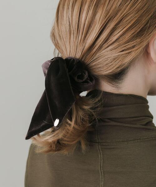 SMELLY（スメリー）の「ベロアリボンシュシュ（シュシュ・レディース・ダークブラウン/アイボリー・-）」の6枚目の写真