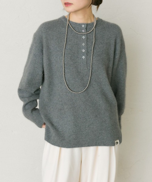 PUAL CE CIN(ピュアルセシン)の「FOX混ヘンリーネックニット(ニット/セーター・レディース・アイボリー/グレー・FREE)」の1枚目の写真