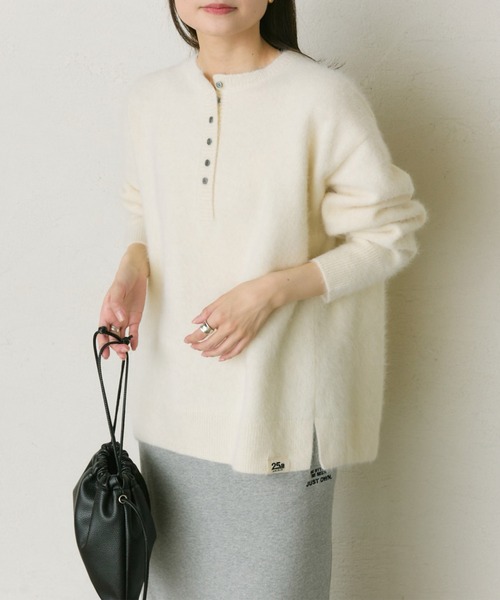 PUAL CE CIN(ピュアルセシン)の「FOX混ヘンリーネックニット(ニット/セーター・レディース・アイボリー/グレー・FREE)」の4枚目の写真