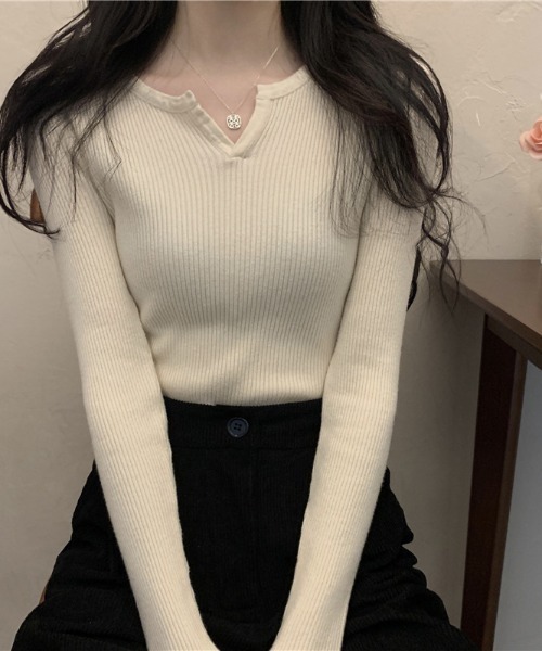 NoBelle(ノベル)の「リブカラーニットセーター 無地Vネック(ニット/セーター・レディース・ブラック/ホワイト・FREE)」の1枚目の写真
