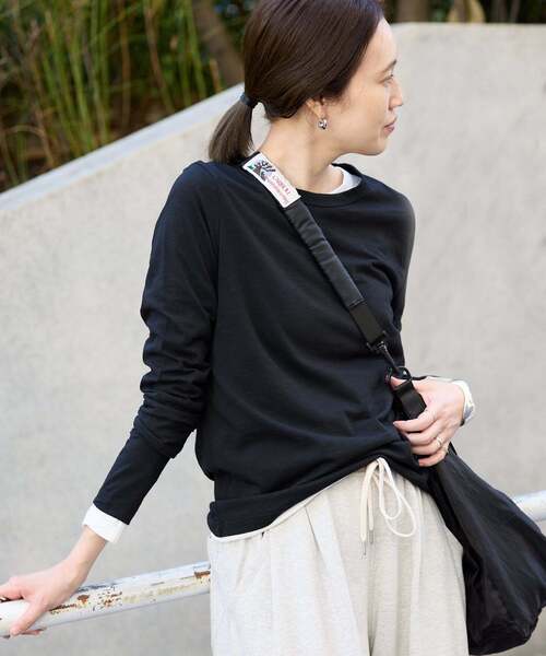 SLOBE IENA（スローブイエナ）の「シアー天竺クルーネックロンTEE（Tシャツ/カットソー・レディース・ブラック/ダークパープル/ホワイト/ベージュ・FREE）」の3枚目の写真