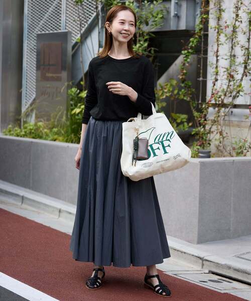 SLOBE IENA（スローブイエナ）の「シアー天竺クルーネックロンTEE（Tシャツ/カットソー・レディース・ブラック/ダークパープル/ホワイト/ベージュ・FREE）」の11枚目の写真