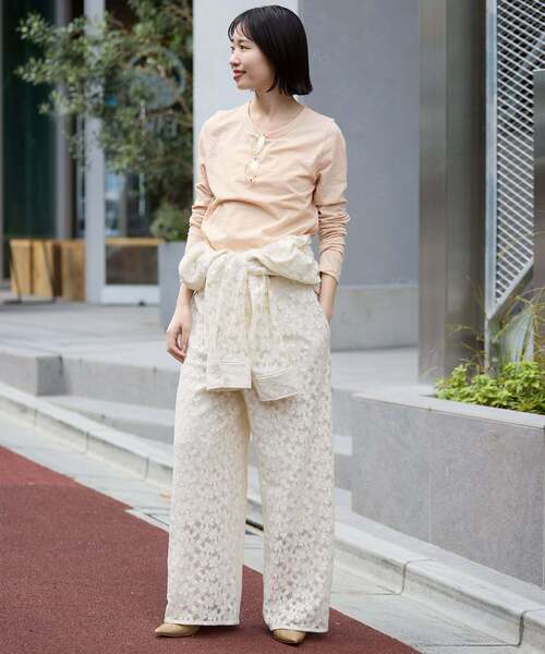 SLOBE IENA（スローブイエナ）の「シアー天竺クルーネックロンTEE（Tシャツ/カットソー・レディース・ブラック/ダークパープル/ホワイト/ベージュ・FREE）」の6枚目の写真