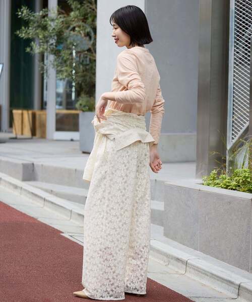 SLOBE IENA（スローブイエナ）の「シアー天竺クルーネックロンTEE（Tシャツ/カットソー・レディース・ブラック/ダークパープル/ホワイト/ベージュ・FREE）」の7枚目の写真