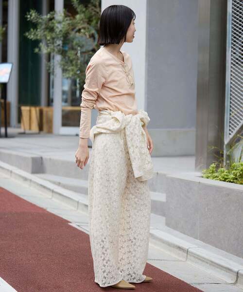 SLOBE IENA（スローブイエナ）の「シアー天竺クルーネックロンTEE（Tシャツ/カットソー・レディース・ブラック/ダークパープル/ホワイト/ベージュ・FREE）」の8枚目の写真