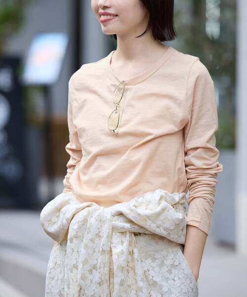 SLOBE IENA（スローブイエナ）の「シアー天竺クルーネックロンTEE（Tシャツ/カットソー・レディース・ブラック/ダークパープル/ホワイト/ベージュ・FREE）」の10枚目の写真