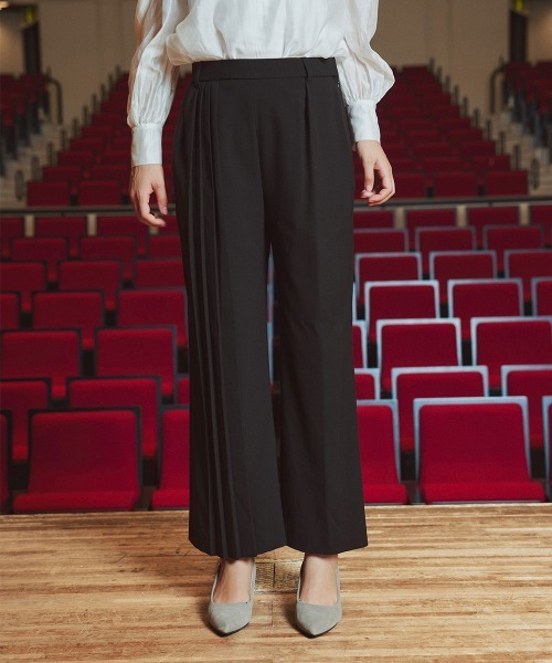 Callarus（カラルス）の「＜単品＞ストレッチアシンメトリープリーツデザインパンツ〔Callarus〕（その他パンツ・レディース・ブラック/グレー・S/M/L/LL/3L）」の2枚目の写真